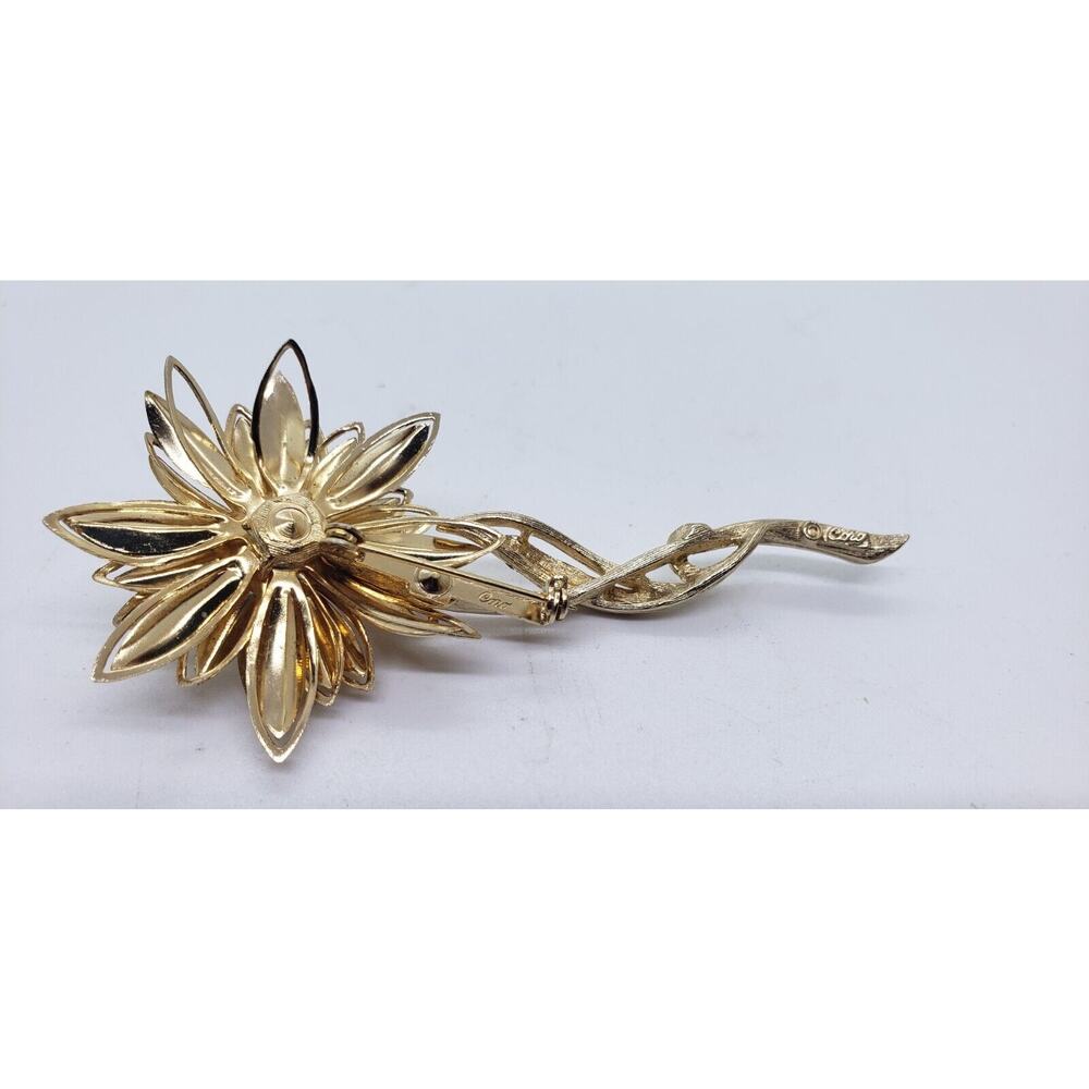 Vintage Coro Brooch Long Stem Flower 3D Gold Toned Daisy cutout Leaves Signed - Picture 4 of 11